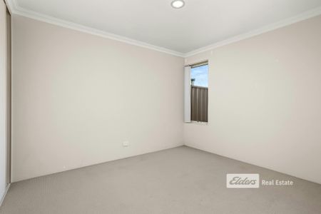 CENTRALLY LOCATED TOWNHOUSE - Photo 4