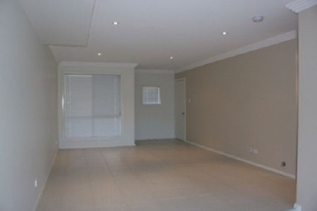 Modern 3 Bedroom Townhouse - Photo 4