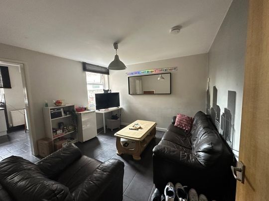 4 Bed Terraced House, Margaret Street, S1 - Photo 1