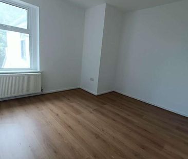 Waterloo Road, SO15 - Photo 3