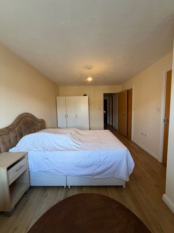Room in a Shared House, Joseph Hardcastle Close, SE14 - Photo 4