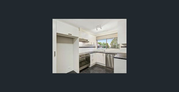 LOW MAINTENANCE LIVING IN A FANTASTIC LOCATION! - Photo 1