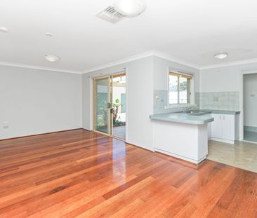 106 Dalman Parkway Glenfield Park NSW - Photo 4
