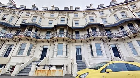 2 bedroom flat to rent - Photo 2