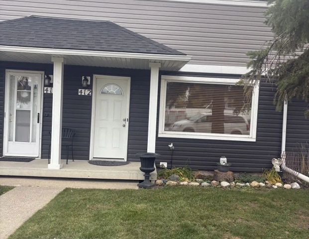 2 Bedroom 1 Bath Townhome for rent in the heart of Renfrew — 2 Bedrooms Townhouse - Photo 1