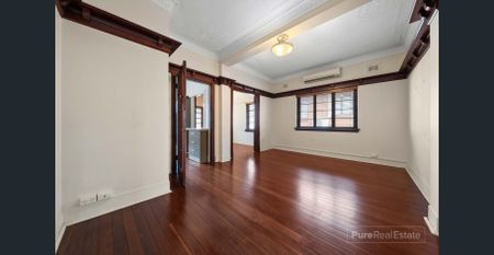 Top-Floor Art Deco Charm Meets Modern Convenience - Photo 2