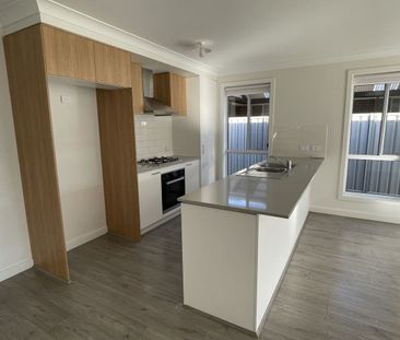 Modern 4 Bedroom Home in Prime Location - Photo 6