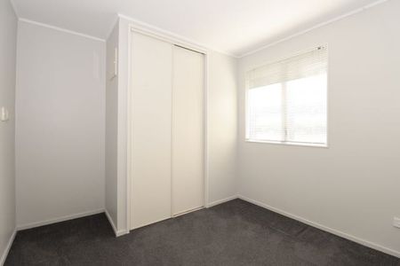 3 Bedrooms On Wattle Downs Waterfront - Photo 3