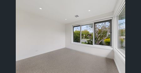 Newly renovated family comfort in the heart of Keilor - Photo 4