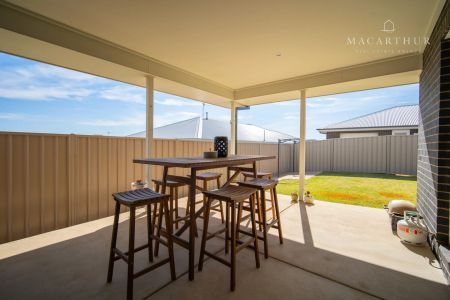 1 / 10 Watson Boulevard, Lloyd NSW 2650 - Photo 5