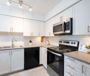 Beautiful, Modern and Fully Renovated 2 Bedroom Townhome in Oshawa - Photo 4