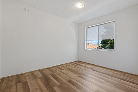 Central Position - Photo 5