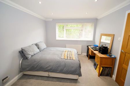 4 bedroom detached house to rent - Photo 4