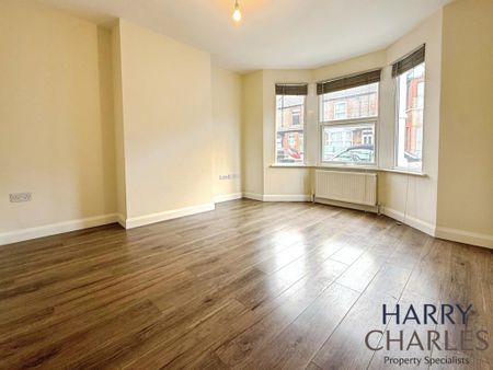 3 bedroom end of terrace house to rent - Photo 4