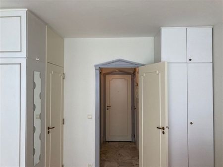 Knusse, gemeubelde studio gelegen op de 5de verdieping - Photo 2
