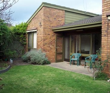 GREAT SIZED BLACK ROCK TOWNHOUSE - Photo 2