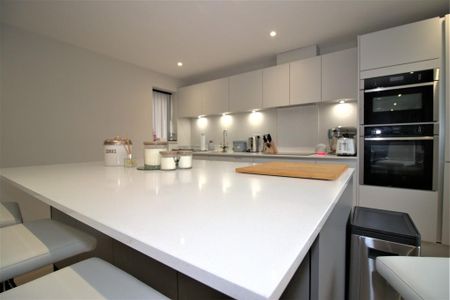 3 bedroom apartment to rent - Photo 4