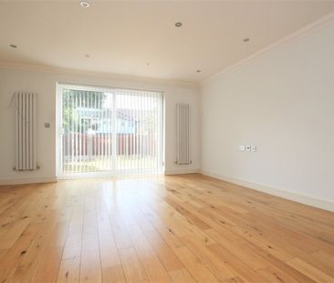 Fairview Drive, Chigwell, Essex IG7 - Photo 4