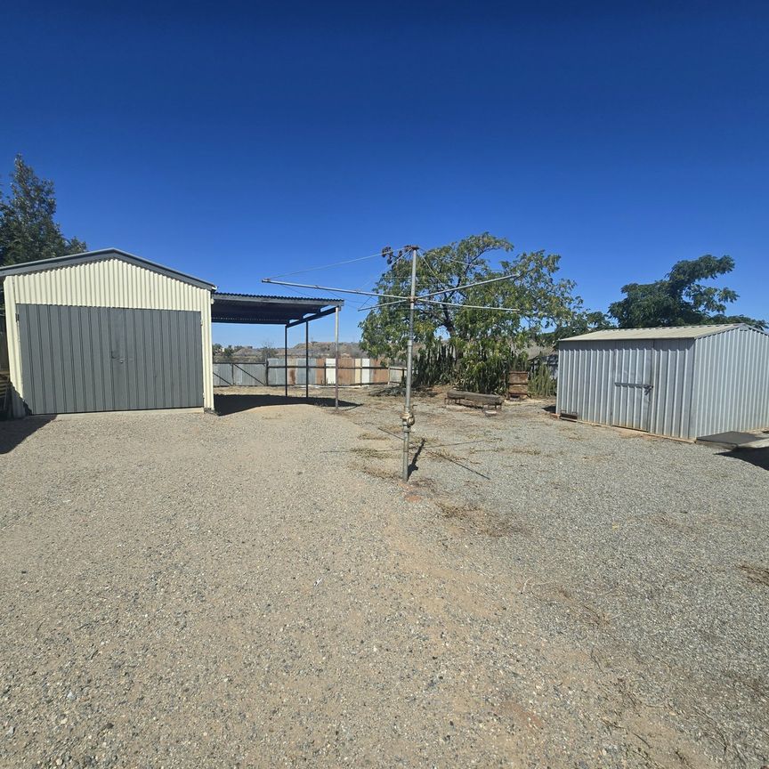 3 bedroom home - Photo 1