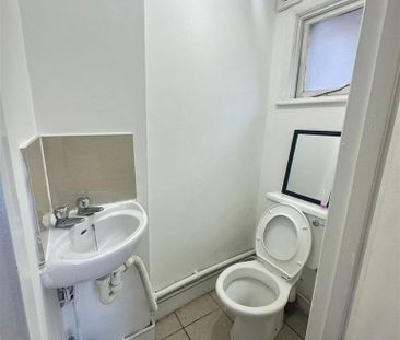 1 bedroom in a house share to rent - Photo 6