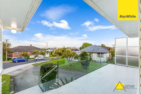 2 Taha Road, Te Atatu South - Photo 2