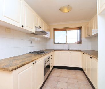 WELL PRESENTED 2-BEDROOM APARTMENT CLOSE TO TRANSPORT! - Photo 2