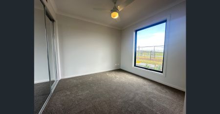 Family Home in Clyde North - Photo 5