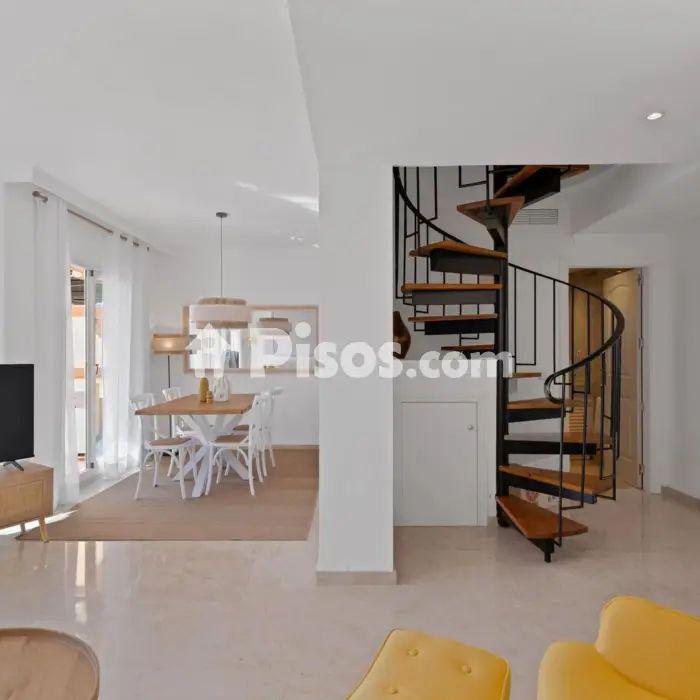 Apartamento en alquiler en Calle Olmo - Photo 1