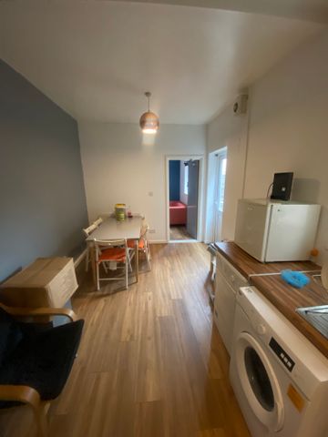Lovely Double Room With Private Shower - Photo 2