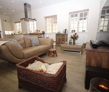 Stunning detached home in an exclusive development of just 8 homes.... - Photo 1