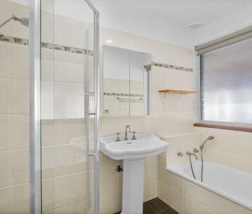 4 Bedroom Family Home With Pool - Photo 4