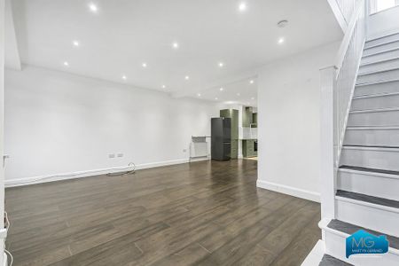 3 bedroom semi-detached house to rent - Photo 2