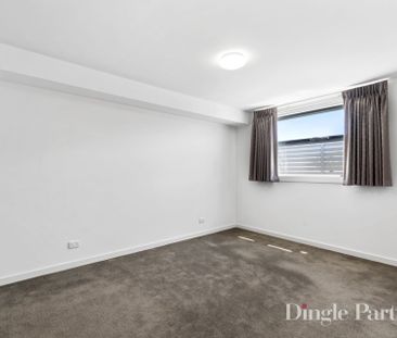 Stylish Modern Apartment in Prime Hughesdale Location - Photo 4