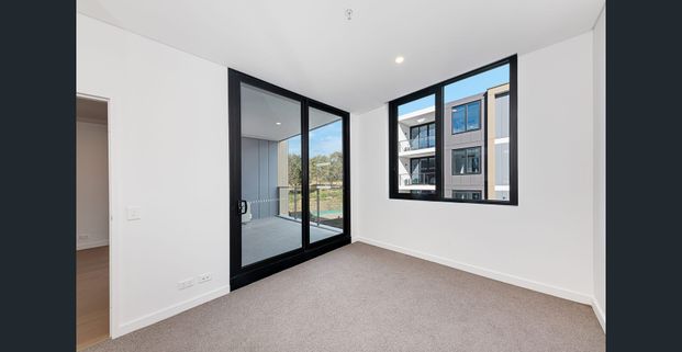 Entry from 6 Demeter St - Ultra Modern Two Plus Study Apt in Premium Location - Photo 1