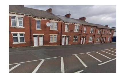 2 bedroom ground floor flat to rent - Photo 4