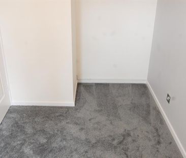 2 bedroom end of terrace house to rent - Photo 5