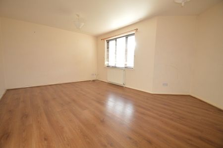 2 bedroom Apartment - HEATHCROFT, WELWYN GARDEN CITY - Photo 3