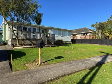 3-Bedroom Home in Prime Pakuranga Location - Photo 2