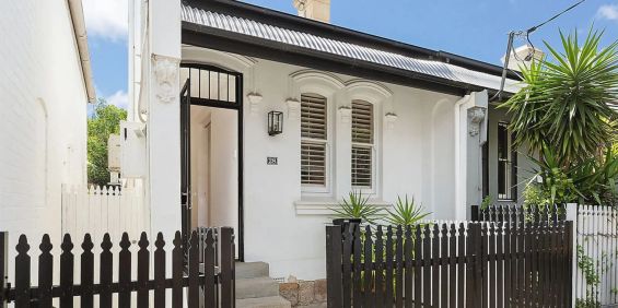 Modern finishes in a lifestyle location - Photo 3