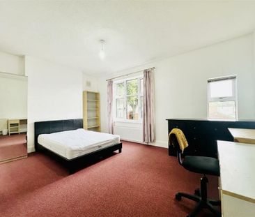 5 bedroom flat to rent - Photo 2