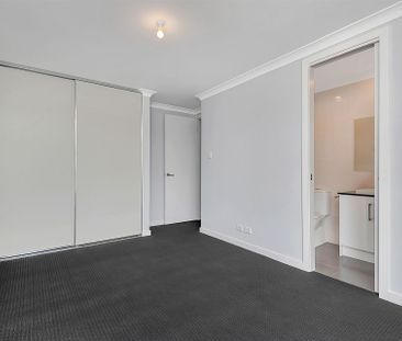 Executive Townhouse! - Photo 6