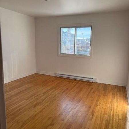 GRAND 3 1/2 A LOUER A ST. LEONARD, D'UN TRIPLEX - Photo 3