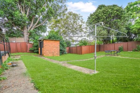 “Charming One-Bedroom Home – Perfect for Comfortable Living!” - Photo 3