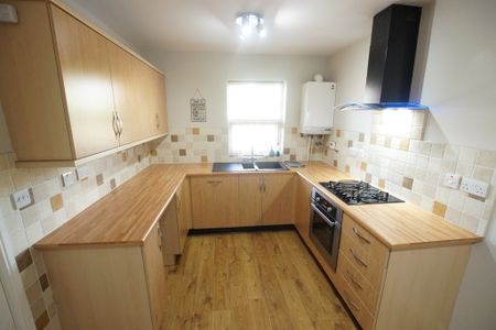 4 bedroom Town House to let - Photo 4