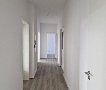 Lichtdurchflutete neu sanierte 5 Zimmer Wohnung mit modernem Bad - Foto 6