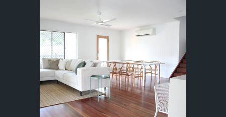 Beautifully Renovated 5-Bedroom Home with Dual Living Potential! - Photo 3