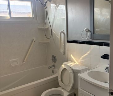 For Lease - 397 Centre Street, Richmond Hill, Ontario - Photo 2