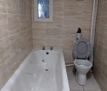 4 bedroom flat to rent - Photo 3