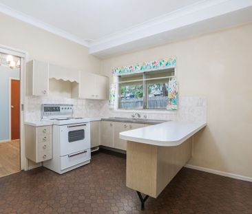 Stunning Family Home with Pool - Photo 2