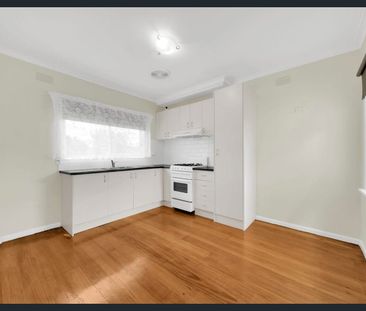 Character in perfect location! - Photo 6